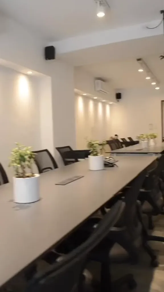 La mesa de reuniones